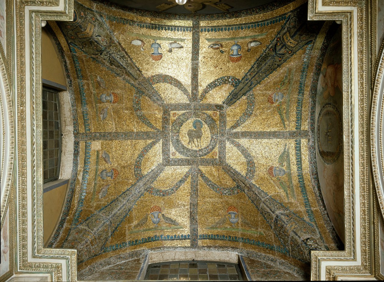 Mosaici del V secolo, al centro l