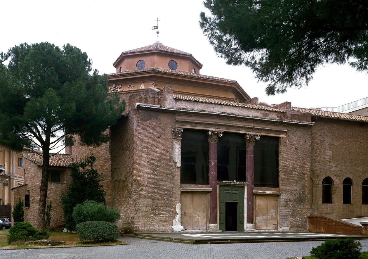 Vista del battistero paleocristiano di San Giovanni in Laterano, costruito intorno al 440. Roma da Paleo Christian