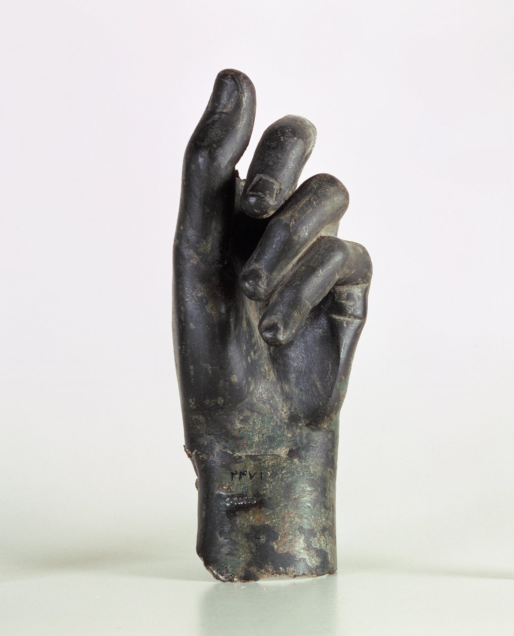 Frammento di una mano, possibilmente di un arciere, da Shami, Malamir, Iran da Parthian School