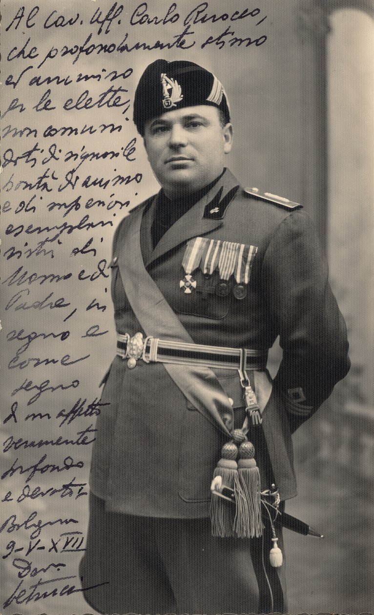 Album "MVSN- Camicie Nere": Centurione della Milizia in uniforme completa, 05/1939 da Pasquini Pasquini