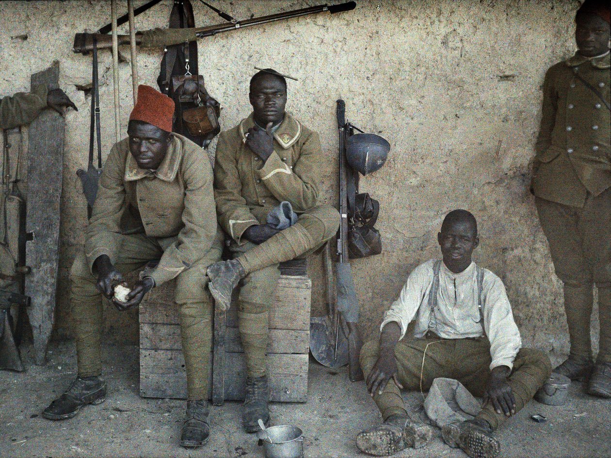 Soldati senegalesi che servono nell