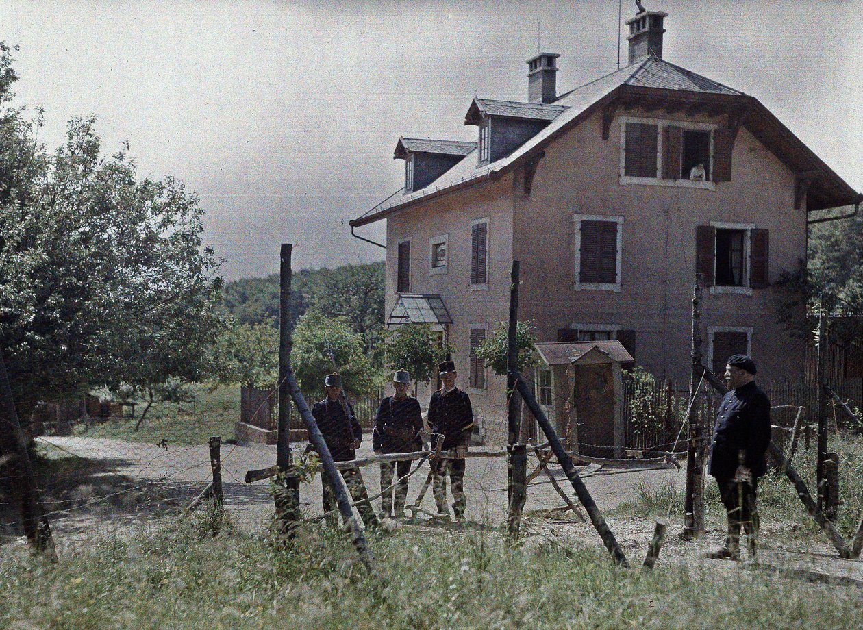 Il confine tra Svizzera e Francia nel comune di Beurnevésin nel cantone del Giura, Francia, 19 giugno 1917 da Paul Castelnau