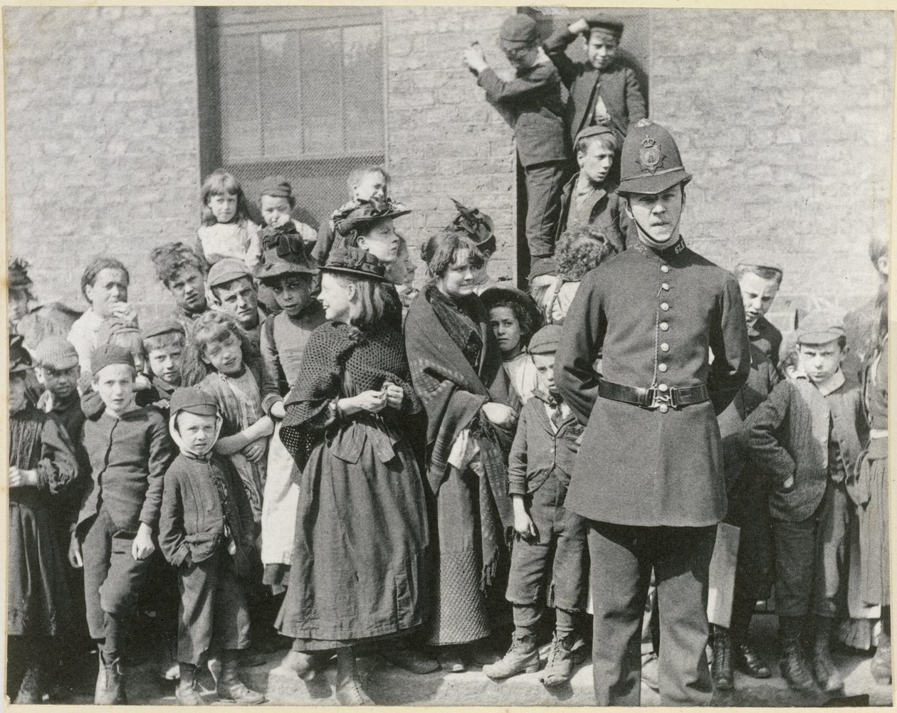 Funerale di un poliziotto londinese, 1894 da Paul Martin
