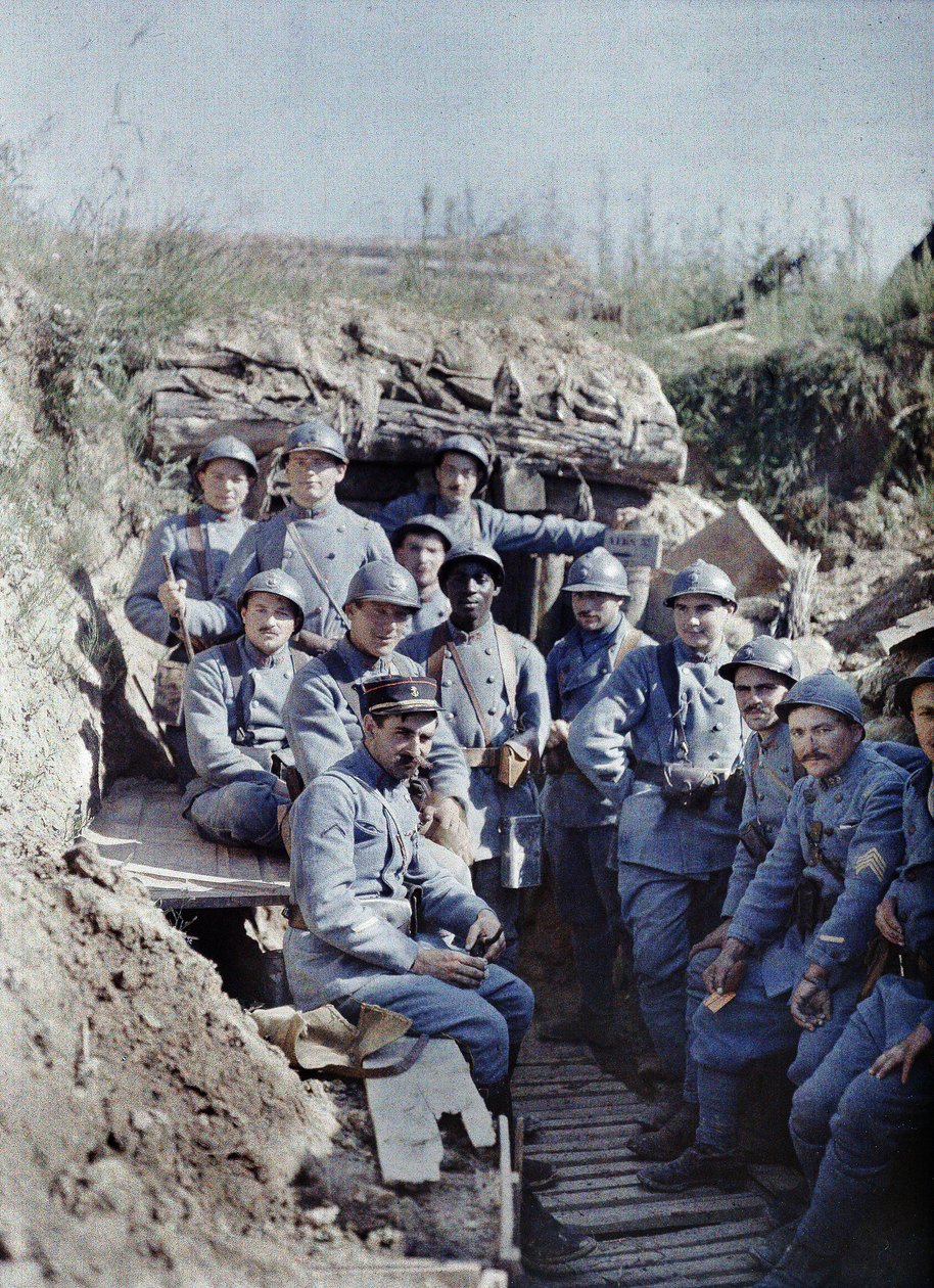Un gruppo di soldati francesi in una trincea sulla linea del fronte, Hirtzbach, Dipartimento Haut-Rhin, Alsazia, Francia, 16 giugno 1917 da Paul Castelnau