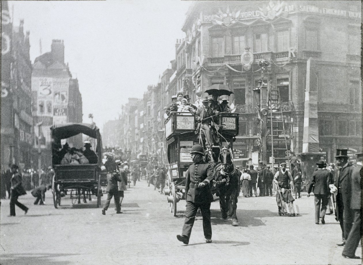 Ludgate Circus, Londra, preparato per il Giubileo della Regina, 1897 da Paul Martin