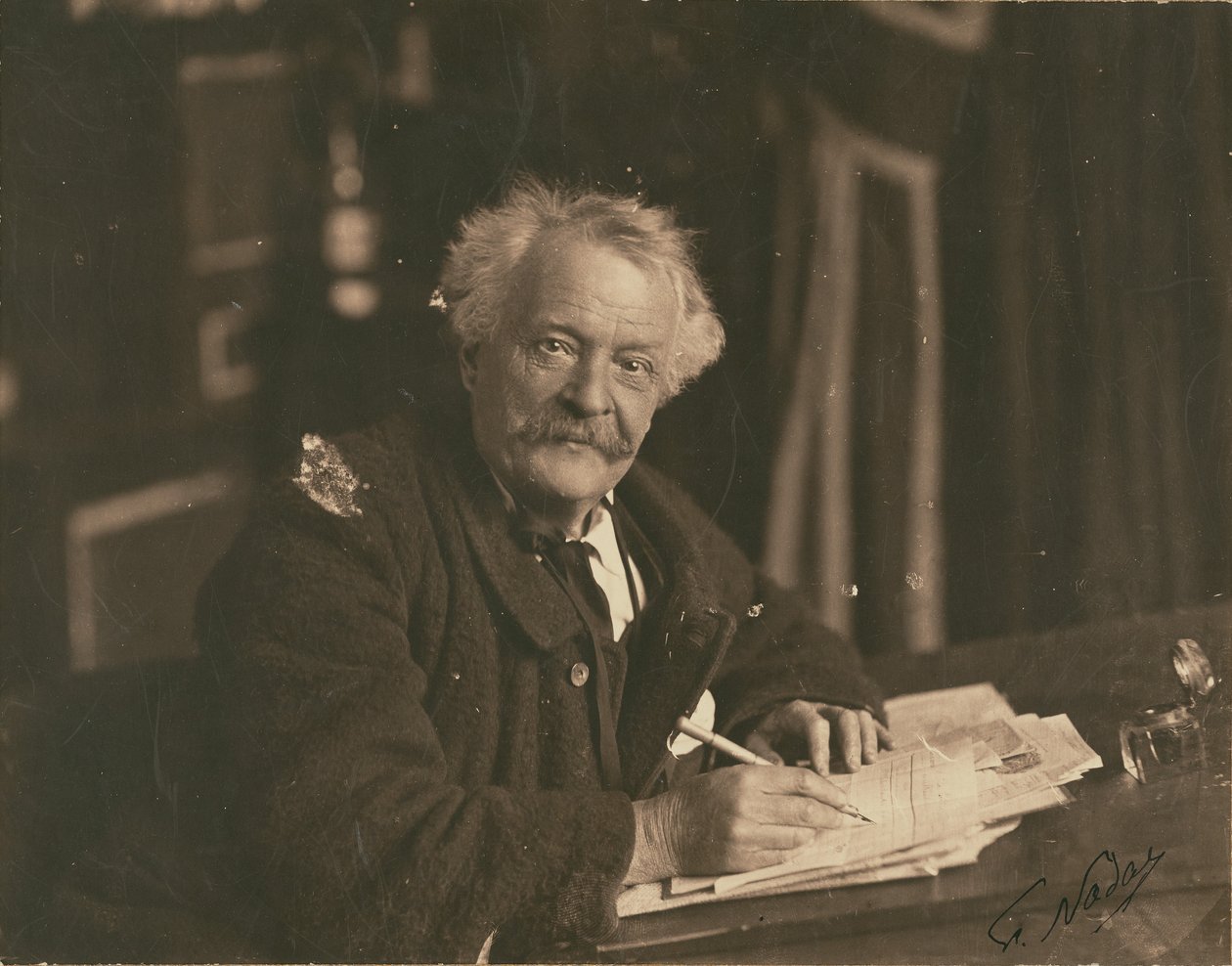 [Félix Nadar seduto al tavolo di scrittura] da Paul Nadar