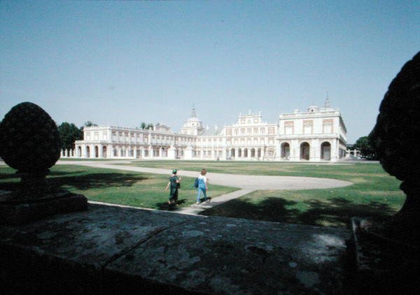 Il Palazzo Reale e i giardini, ricostruiti dal 1715 da Pedro Caro Idrogo