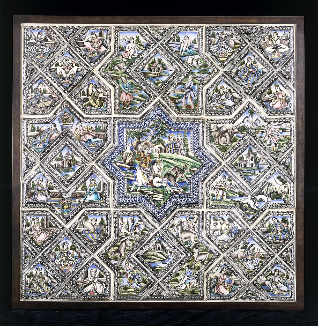 Un pannello di piastrelle di ceramica, raffigurante Bahram Gur a caccia e altre figure in varie scene (fine XIX secolo) da Persian School