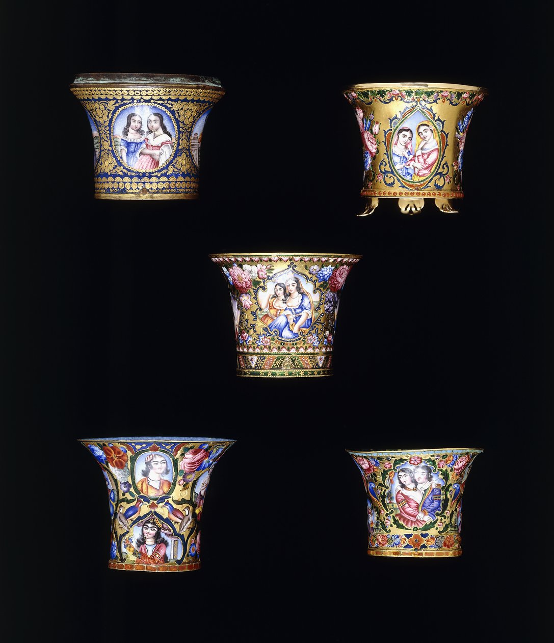 Una selezione di ciotole per narghilè in oro smaltato Qajar, dipinte con pannelli a ritratto singolo o doppio, XIX secolo da Persian School