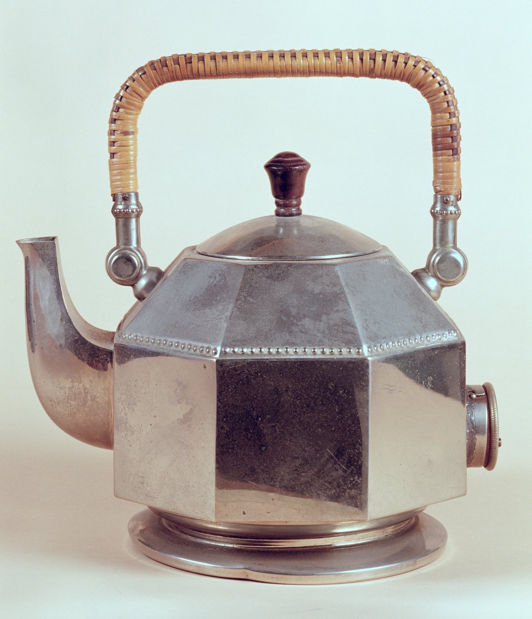 Bollitore elettrico, progettato per A.E.G., c.1908 da Peter Behrens