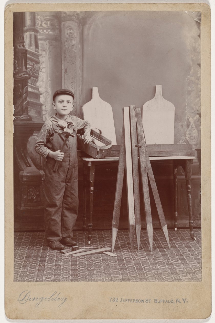 Ritratto di un aiutante carpentiere, c. 1900 (foto) da Peter Dingeldey
