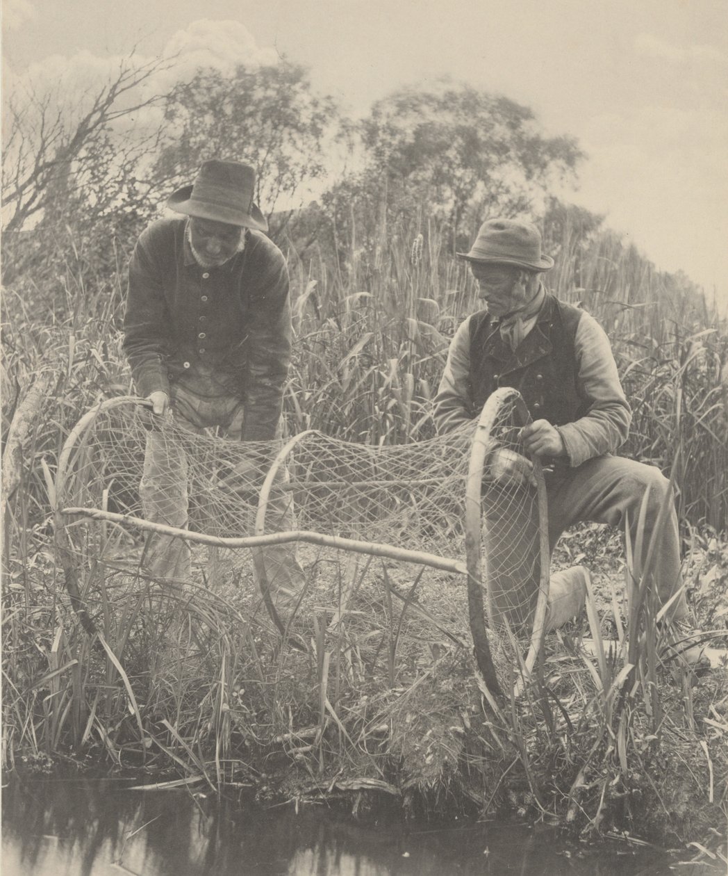 Montaggio della rete di prua, 1886 (foto) da Peter Henry Emerson