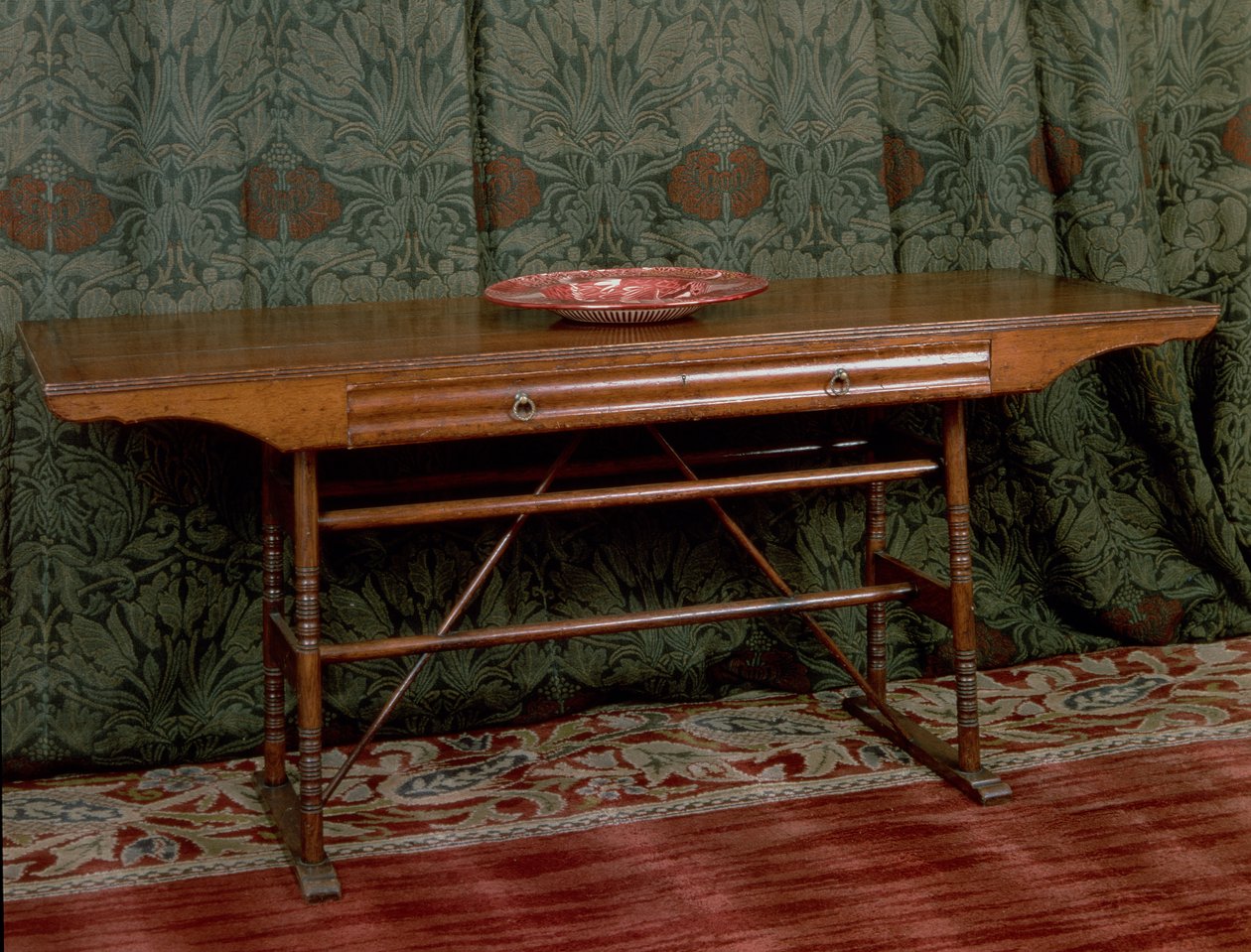 Tavolino, progettato per Morris and Co. da Philip Webb