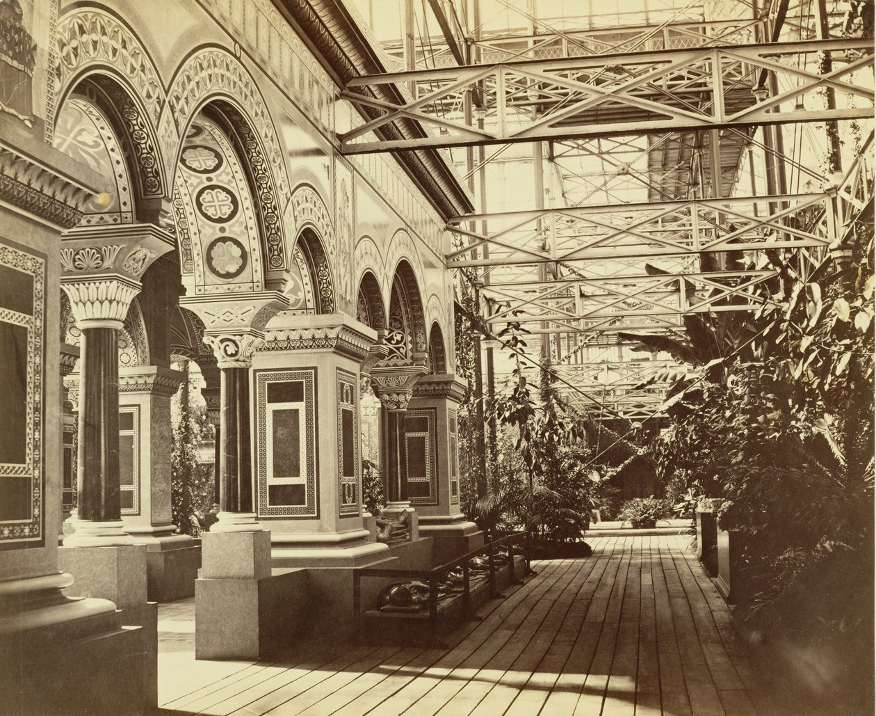 Sydenham: Crystal Palace, ingresso al cortile bizantino, 1854 da Philip Henry Delamotte