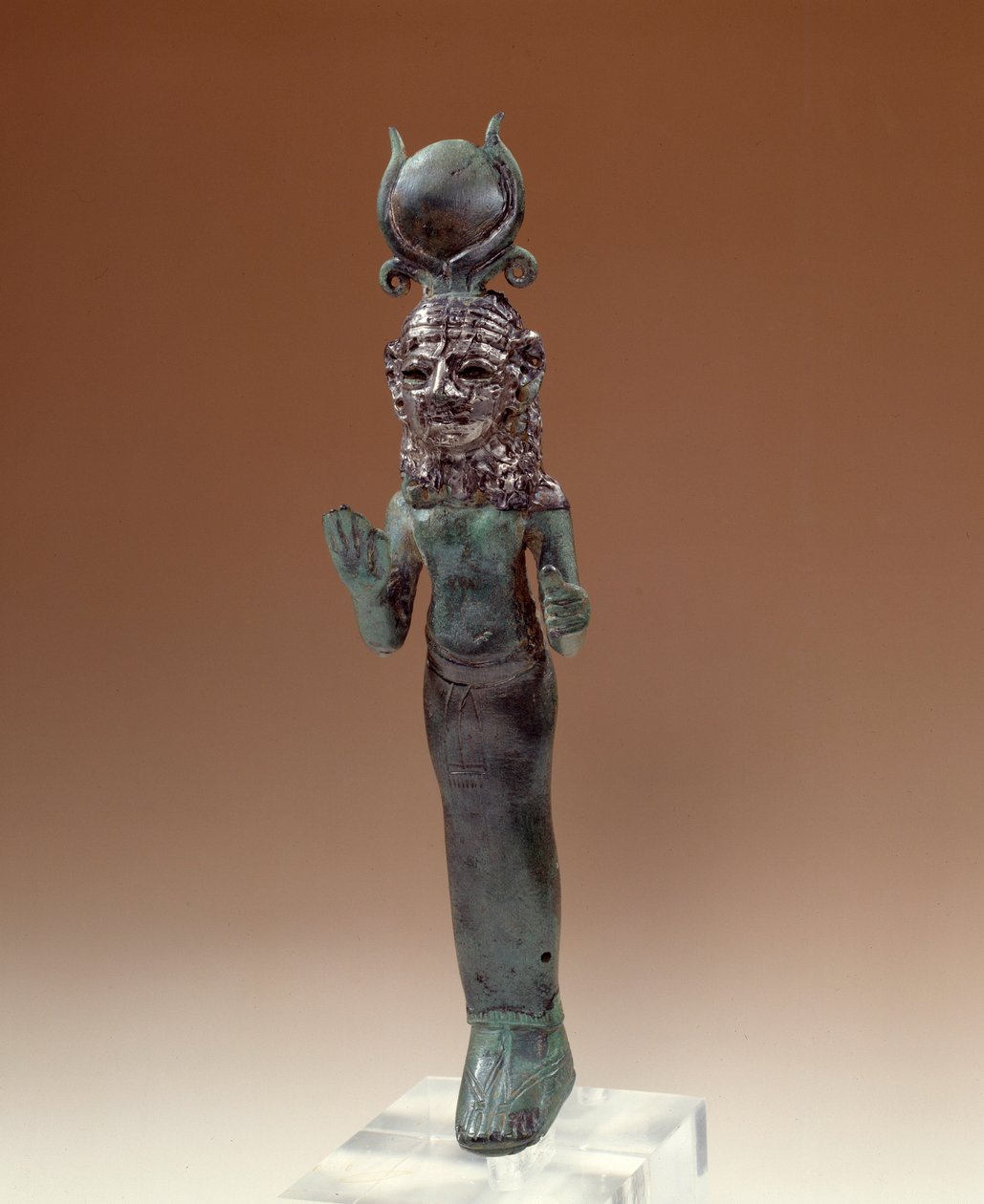 Antichità orientali: dea fenicia. Statuetta di bronzo e argento. 700-600 a.C. Parigi, Museo del Louvre da Phoenician