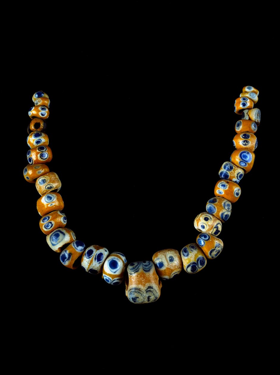 Arte fenicia: collana di pasta vitrea. IV-III secolo a.C. da Phoenician