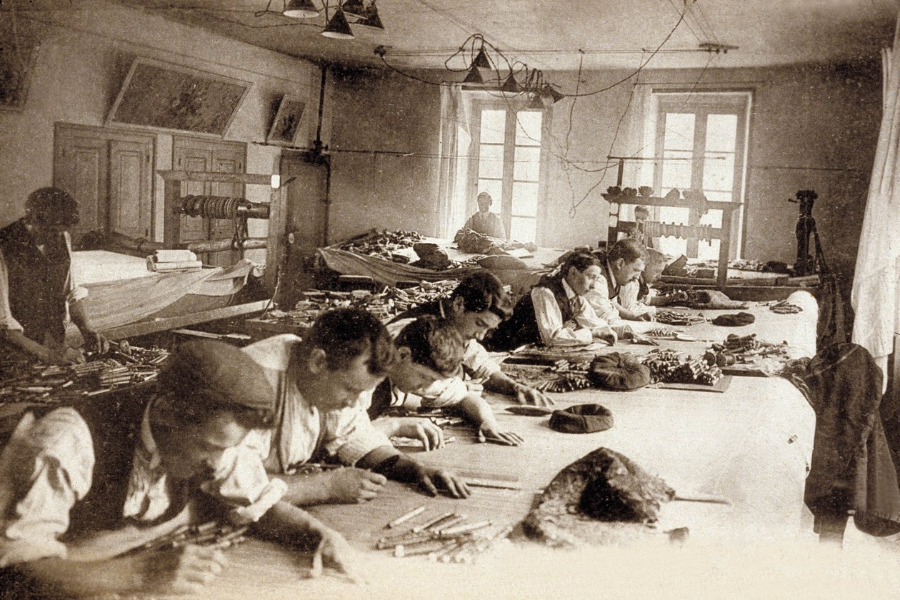 Fabbrica di arazzi di Aubusson, Francia, c. 1900 da Photographer French
