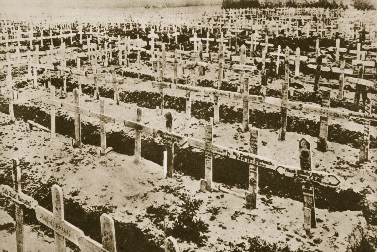 Nel West niente di nuovo: Un cimitero tedesco in Francia da Photographer German