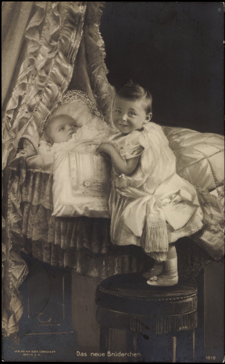 Il nuovo fratello, Guglielmo di Prussia con il fratello da Photographer German