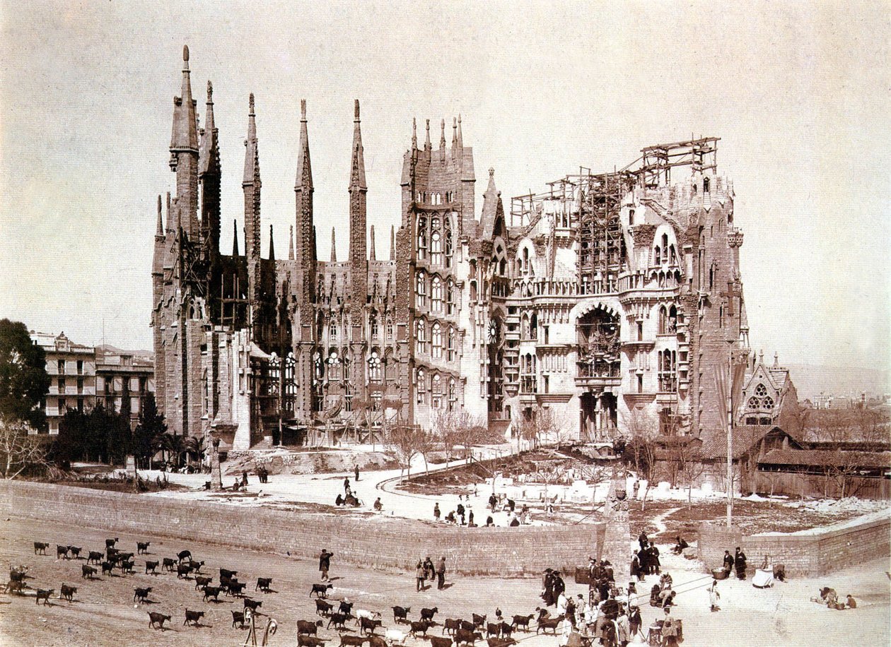 Vista della Sagrada Familia, Barcellona, c.1900 da Photographer Spanish