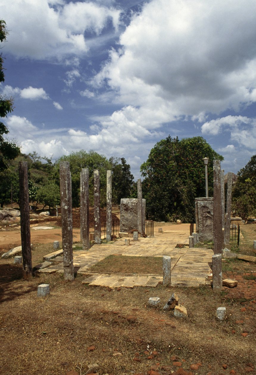 Camera delle reliquie, Mihintale, vicino ad Anuradhapura, Sri Lanka da Blaise Nicolas Le Sueur