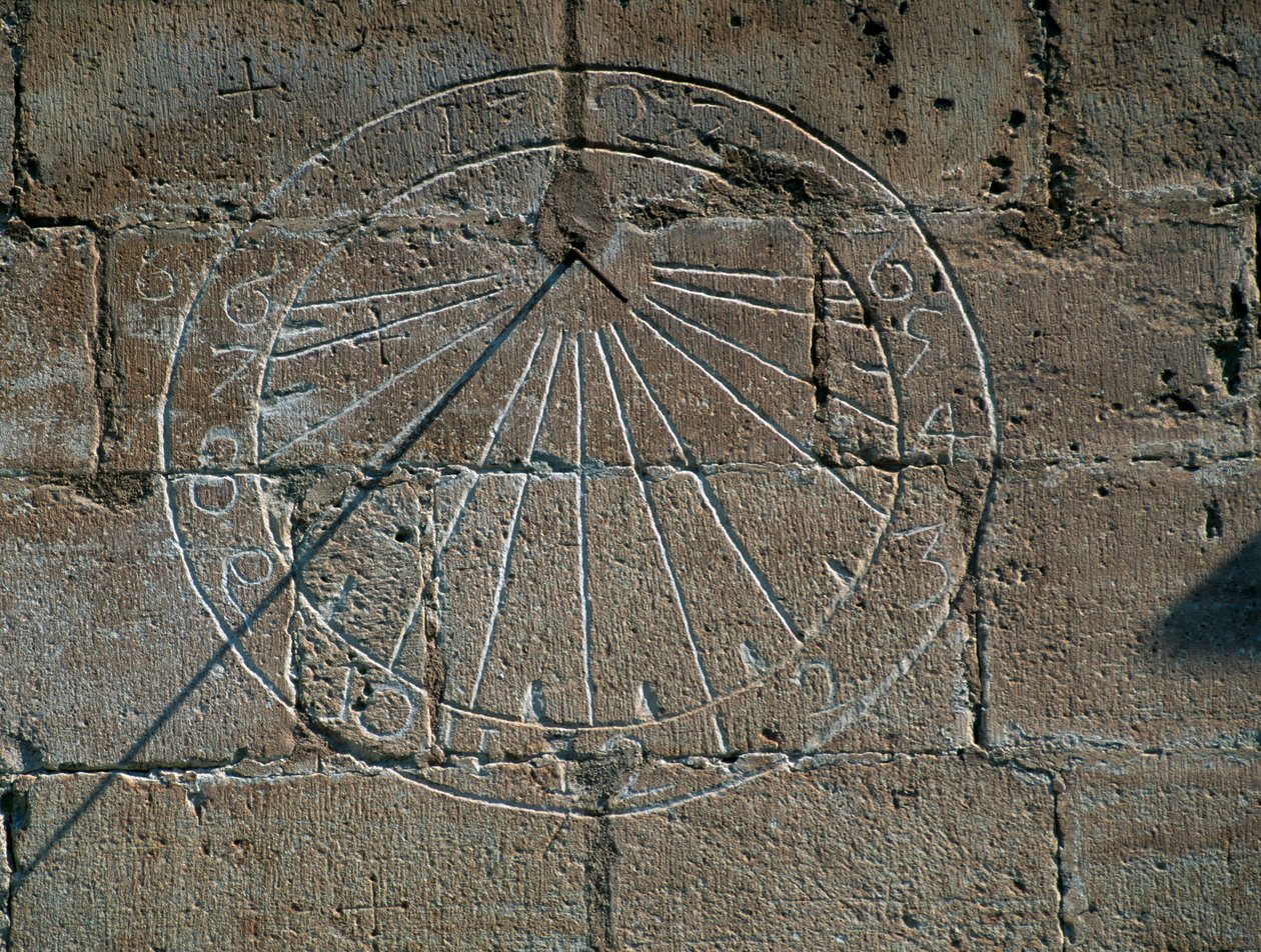 Meridiana, dettaglio dalla Chiesa di Santa Maria la Major, Montblanc, Catalogna (dettaglio) da Blaise Nicolas Le Sueur
