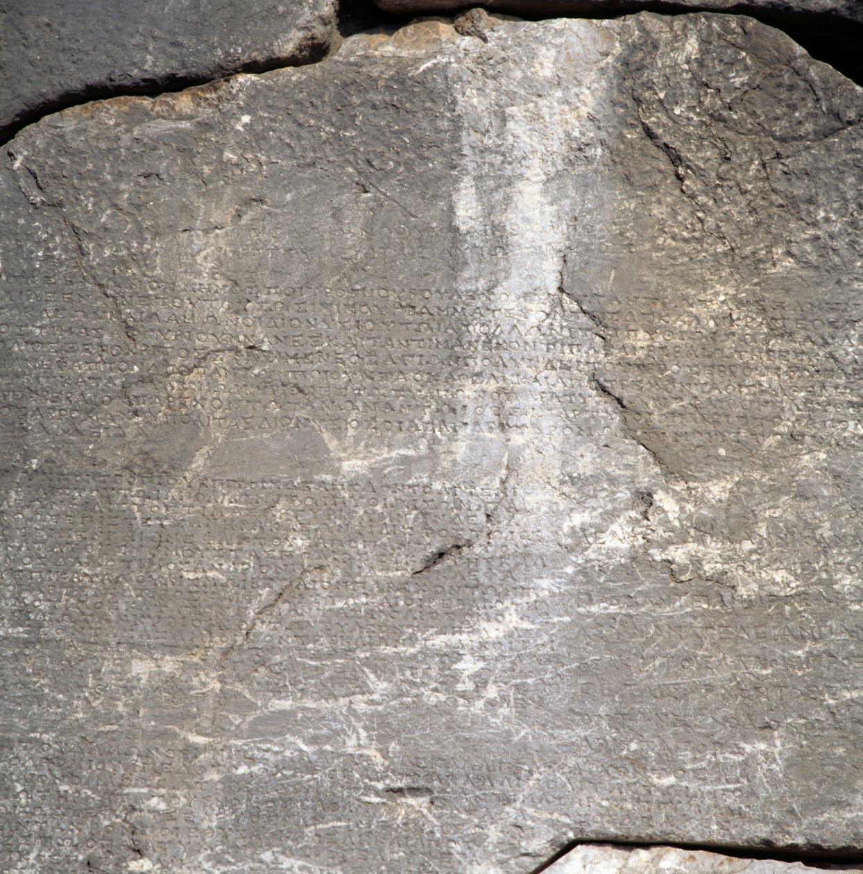 Muro con iscrizioni vicino al Tempio di Apollo, Delfi (Lista del Patrimonio Mondiale dell