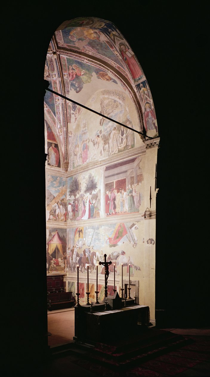 Abside con il Ciclo della Leggenda della Vera Croce, completato nel 1464 da Piero della Francesca