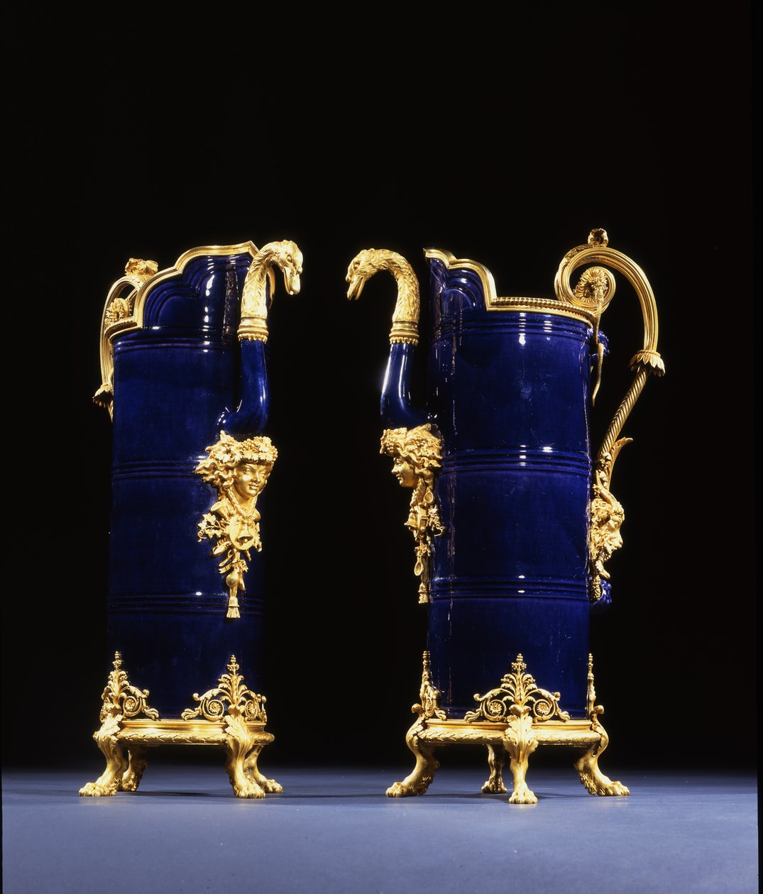 Due brocche, c.1767 da Pierre Gouthière