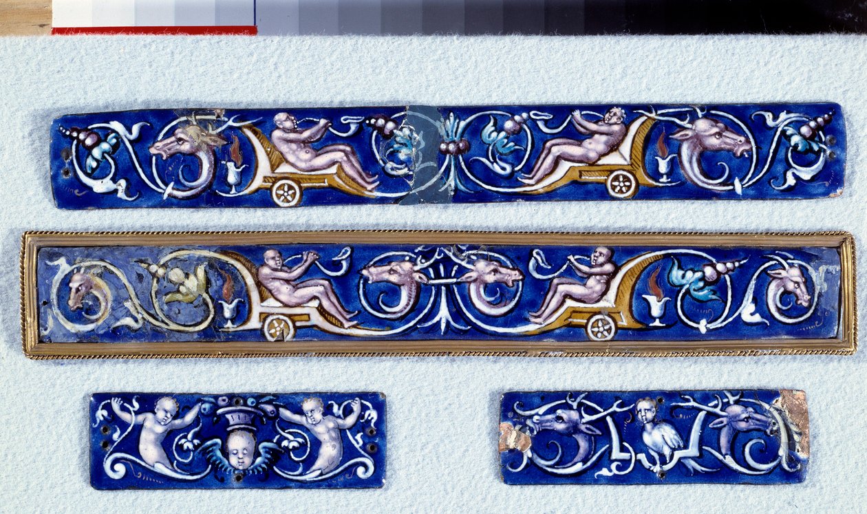 Piatti di risciacquo grotteschi. Smalto dipinto realizzato nei laboratori di Pierre Reymond (1513-1584) Enouen, Museo nazionale del Rinascimento da Pierre Reymond