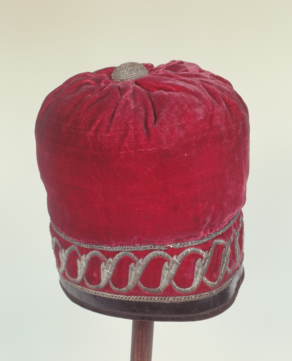 Cappello della chiesa ortodossa presumibilmente indossato da Napoleone mentre attraversava il fiume Berezina nel 1812 da Polish School