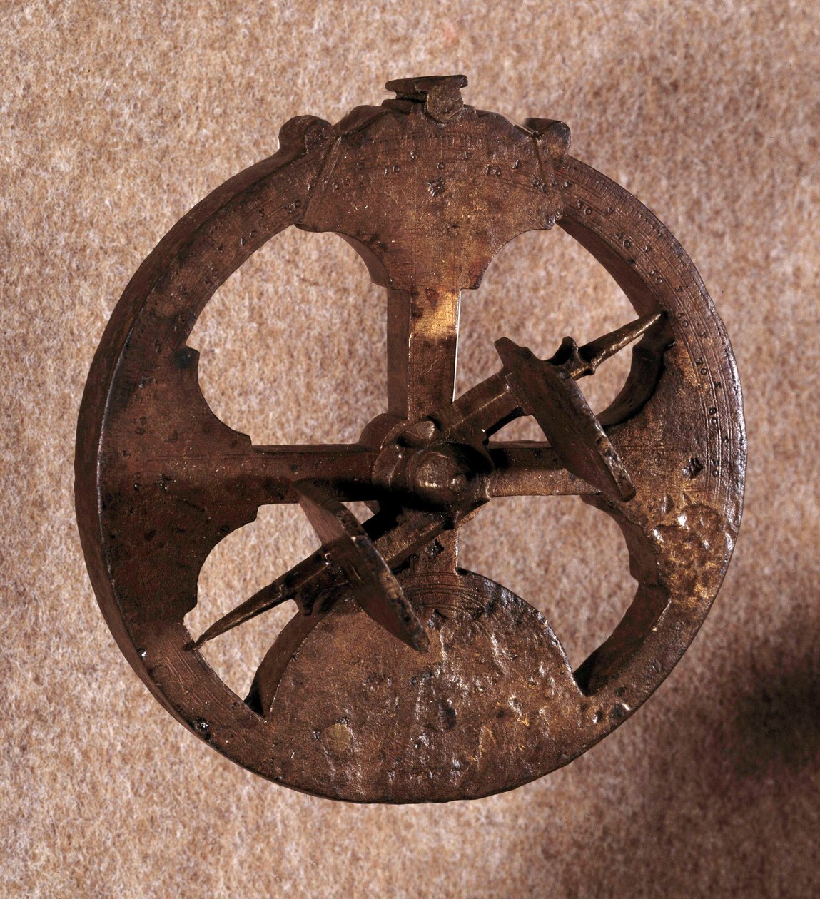 Un astrolabio, uno strumento di misurazione astronomica usato dai navigatori. Realizzato in Portogallo. 1648 da Portuguese School