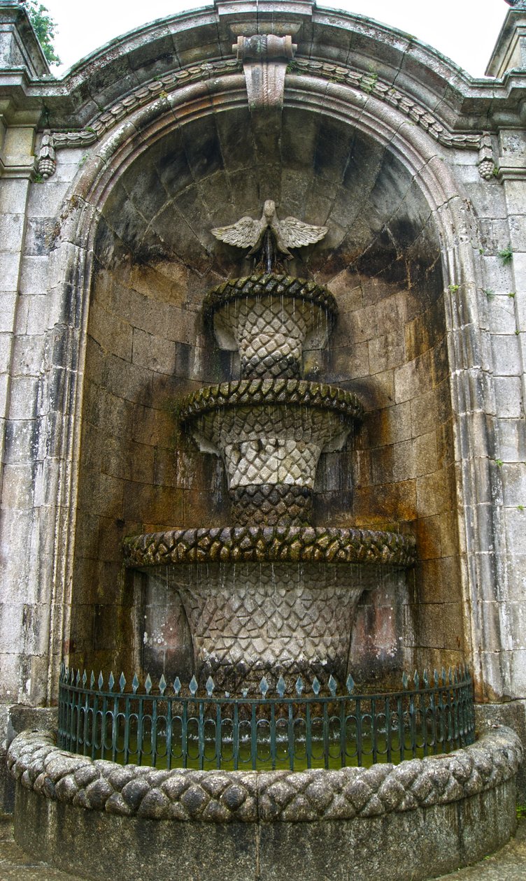 Fontana del pellicano, Santuário de Nossa Senhora dos Remédios, Lamego, Portogallo 1738 da Portuguese School