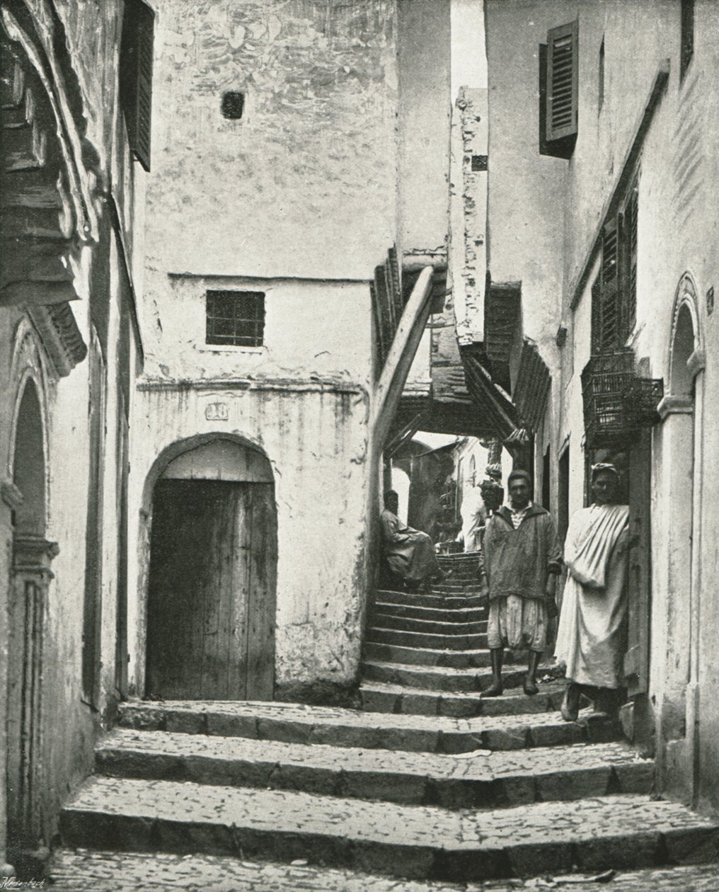 La Rue de la Kasbah, Algeri, Algeria, 1895 da Poulton and Co
