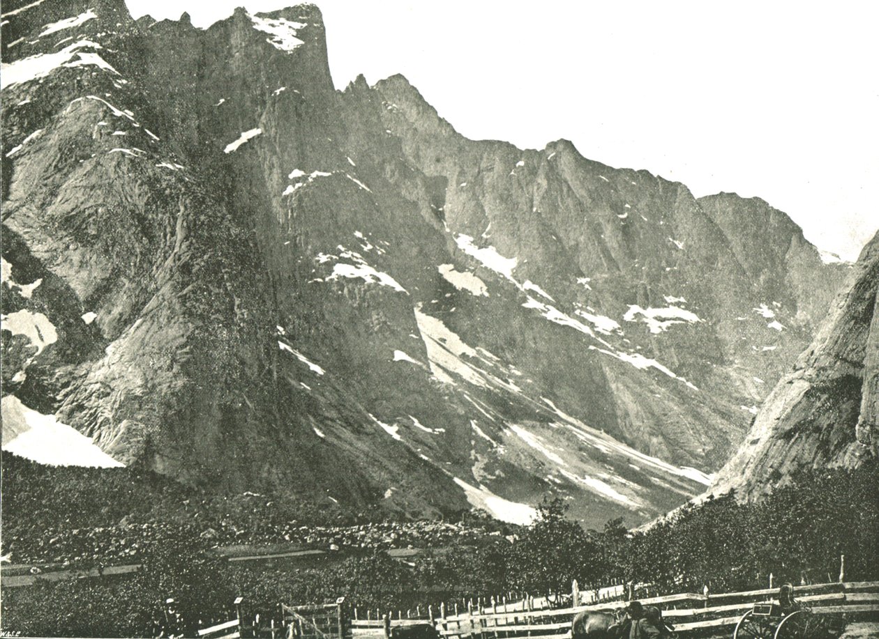 Le montagne di Trolltindane, Horgheim, Norvegia, 1895 da Poulton and Co
