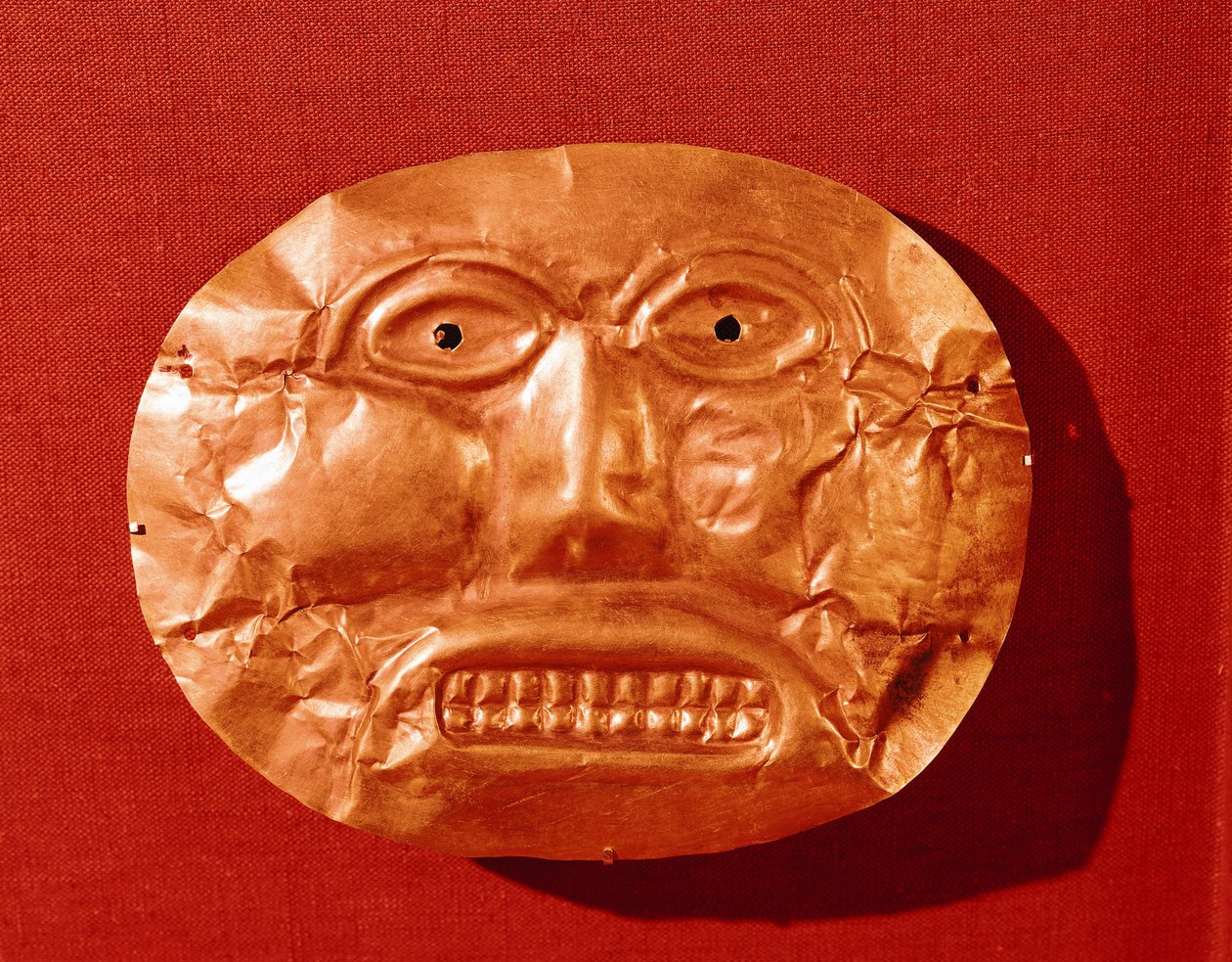 Maschera funeraria Calima, da Restrepo, Valle del Cauca, c.550-450 a.C. da Pre Columbian