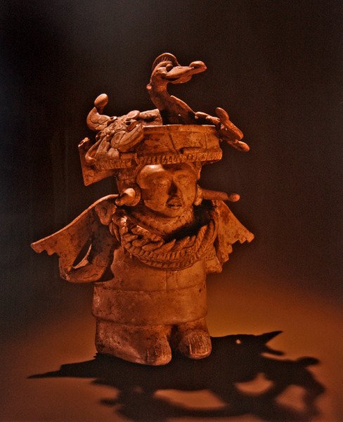 Figura con copricapo elaborato, Cultura Nopiloa da Pre Columbian Pre Columbian