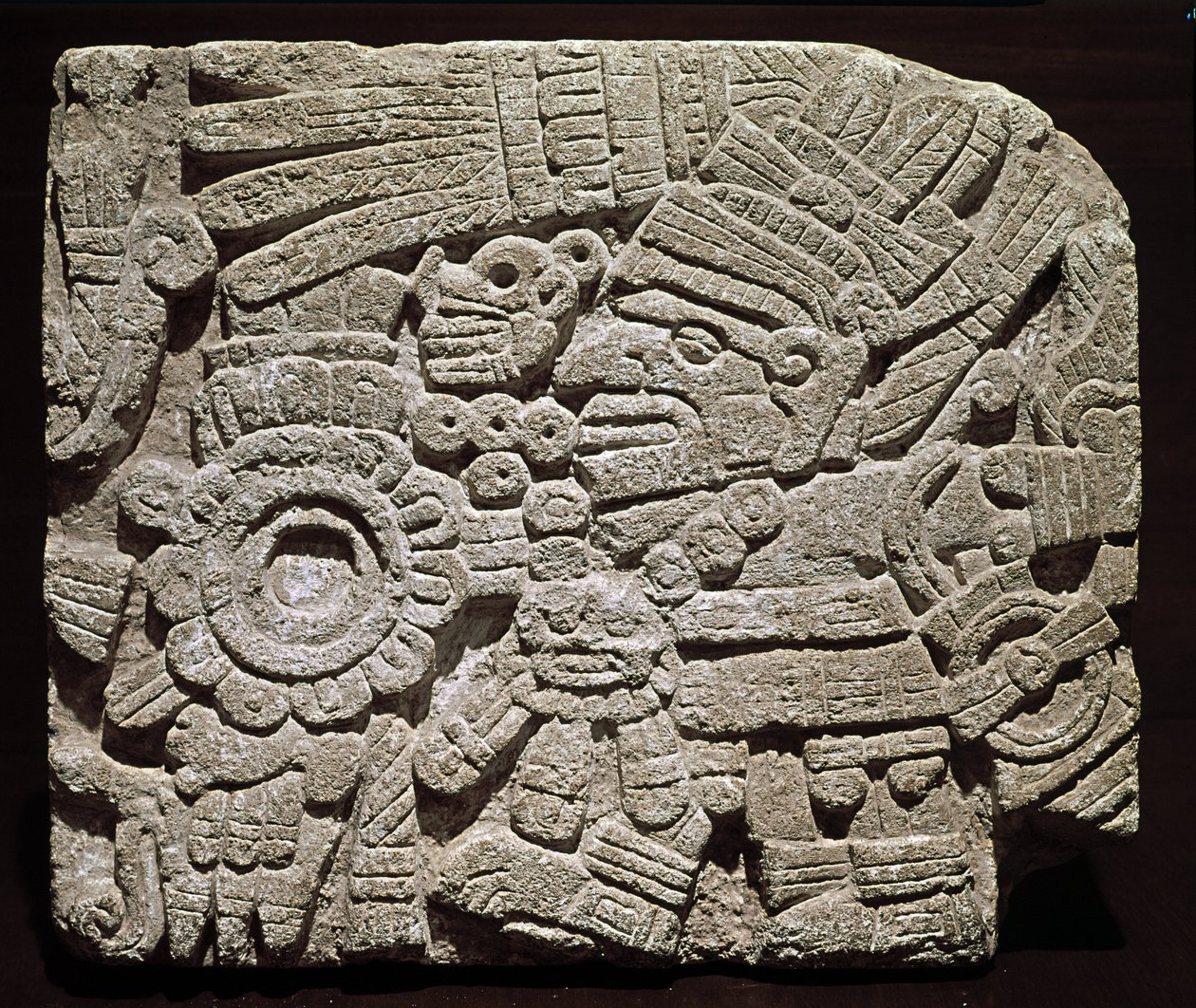 Arte precolombiana, civiltà mista: pettorale scolpito che rappresenta un personaggio riccamente vestito - da Oaxaca, Messico. Museo Nazionale di Antropologia di Città del Messico, Messico da Pre Columbian Pre Columbian