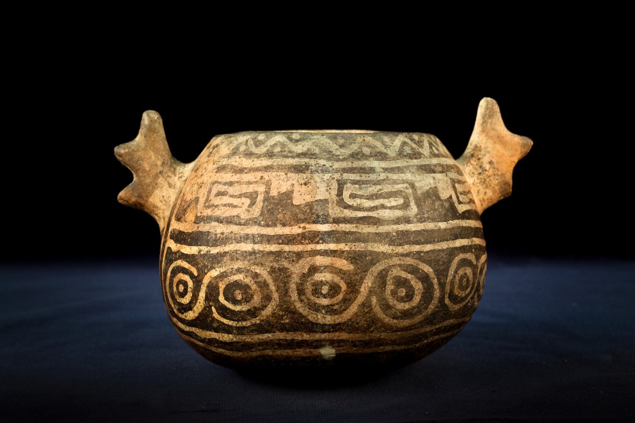 Ceramica globulare con decorazione zoomorfa / Arte precolombiana (terracotta) da Precolombian Precolombian