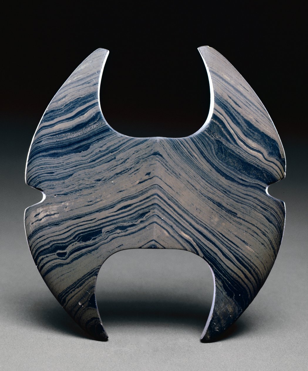 Bannerstone ovato, periodo arcaico nordamericano, 2000-1000 a.C. (ardesia) da Prehistoric
