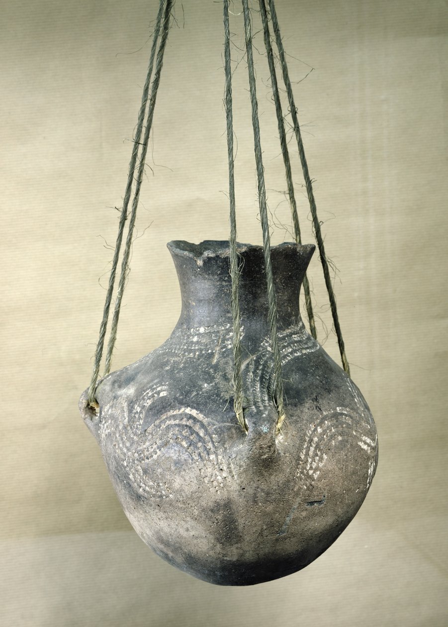 Vaso con decorazione a nastro, da Belloye-sur-Somme, Neolitico Danubiano, c.3500 a.C. da Prehistoric