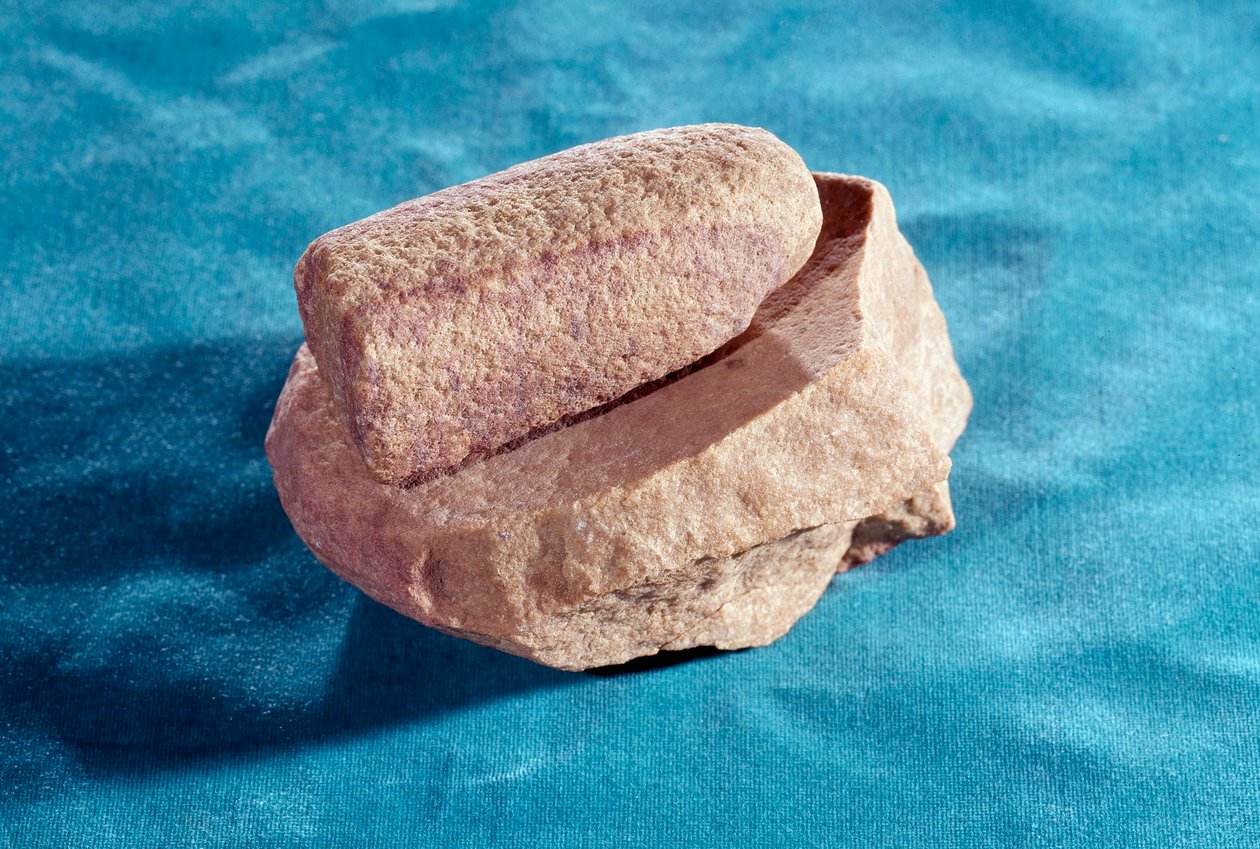 Preistoria: pietra per macinare il sale da Prehistoric Prehistoric