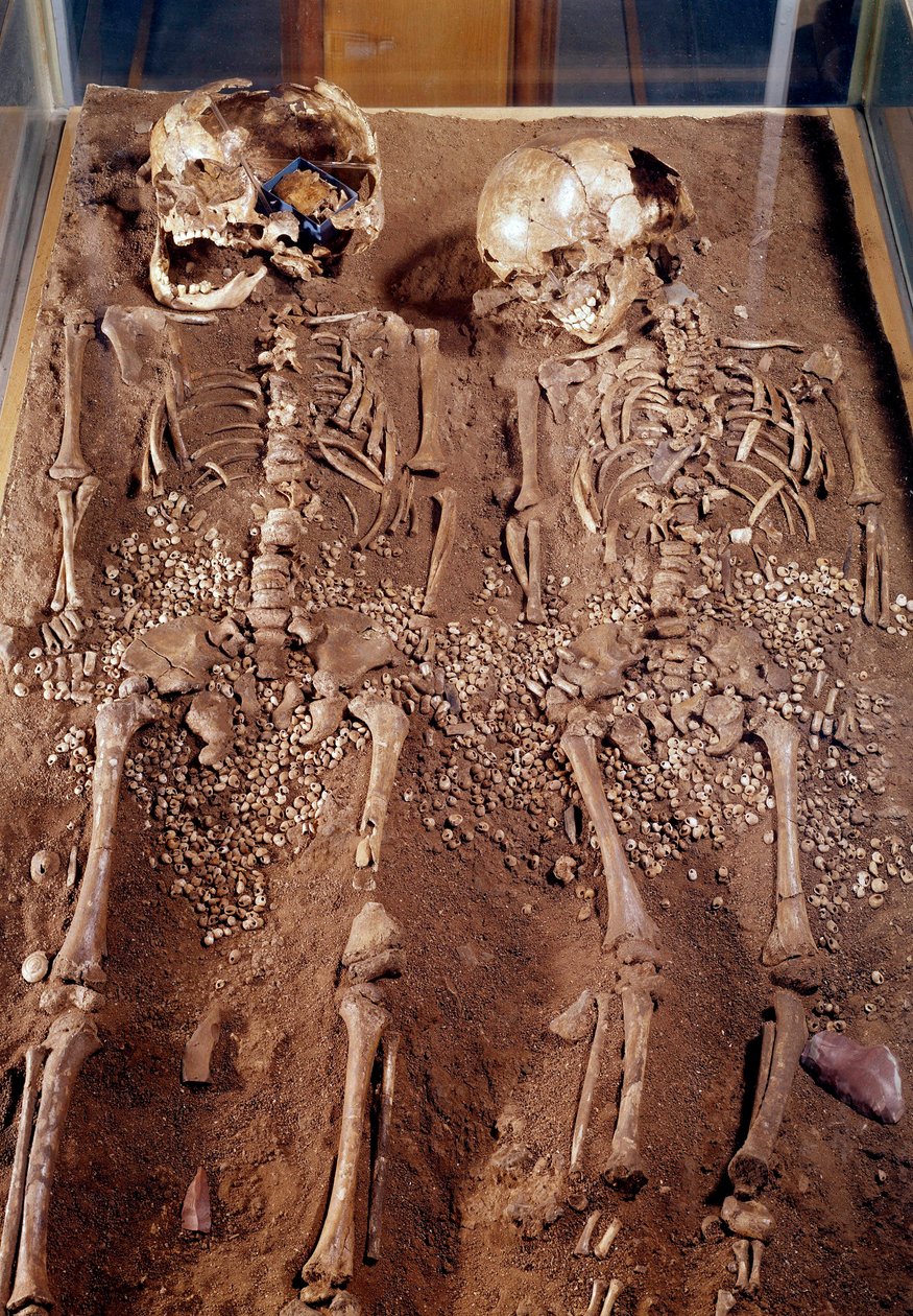 Preistoria: scheletri di due bambini da Prehistoric Prehistoric