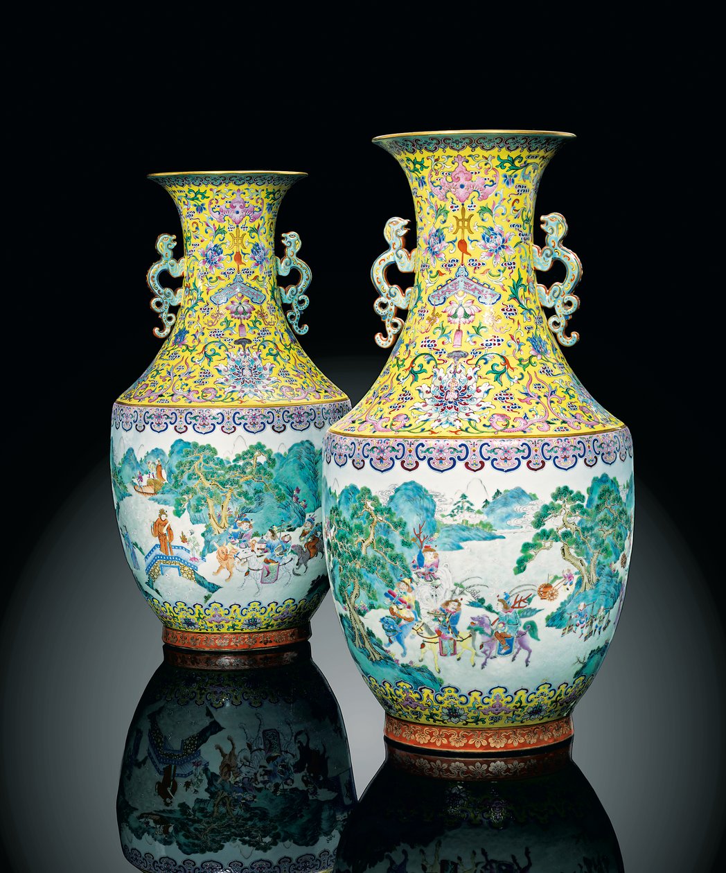 Un paio di vasi imperiali Famille Rose da Qing Dynasty   Jiaqing Period Chinese School
