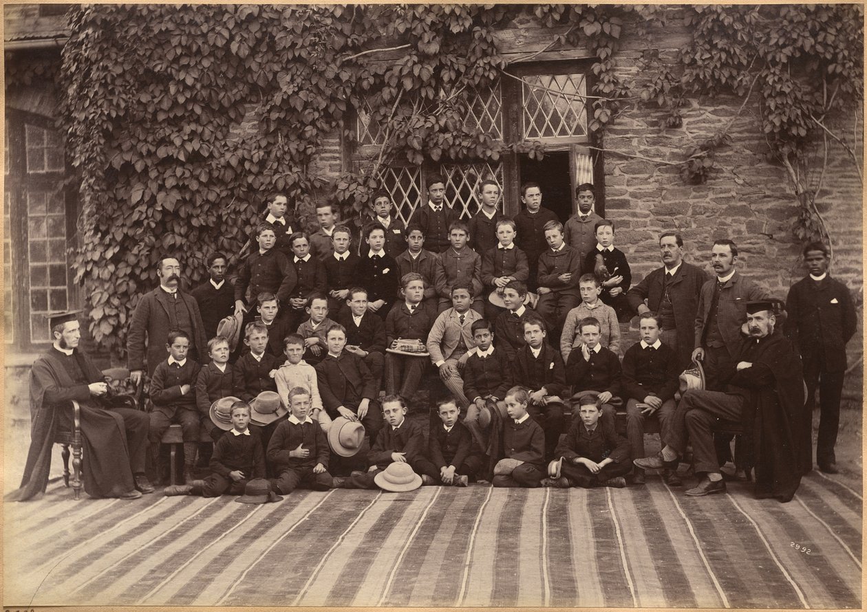 Classe primaria, Bishop Cotton School, Shimla (recto) da Raja Deen Dayal
