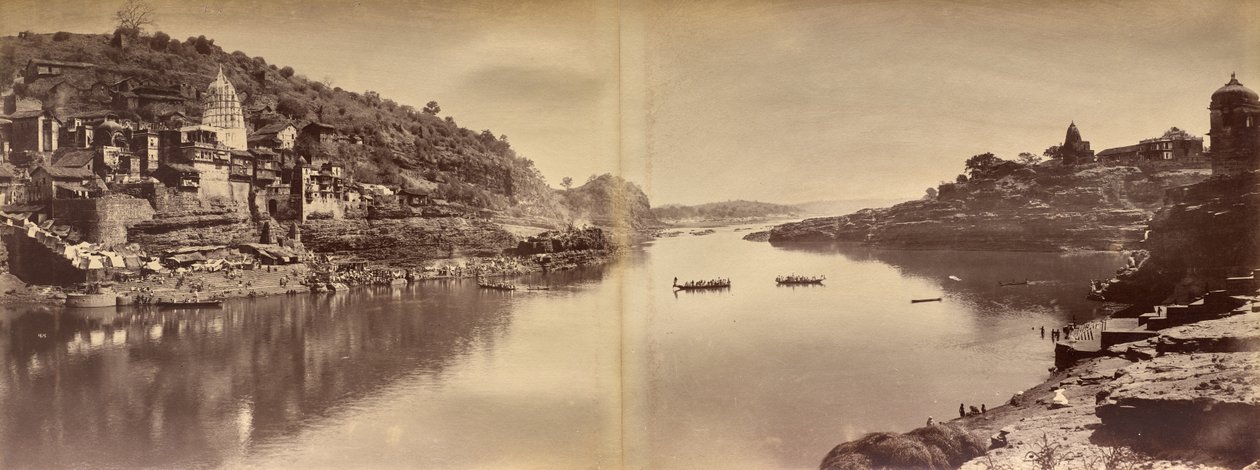 Panorama in due parti con veduta del fiume Narmada a Omkareshwar da Raja Deen Dayal