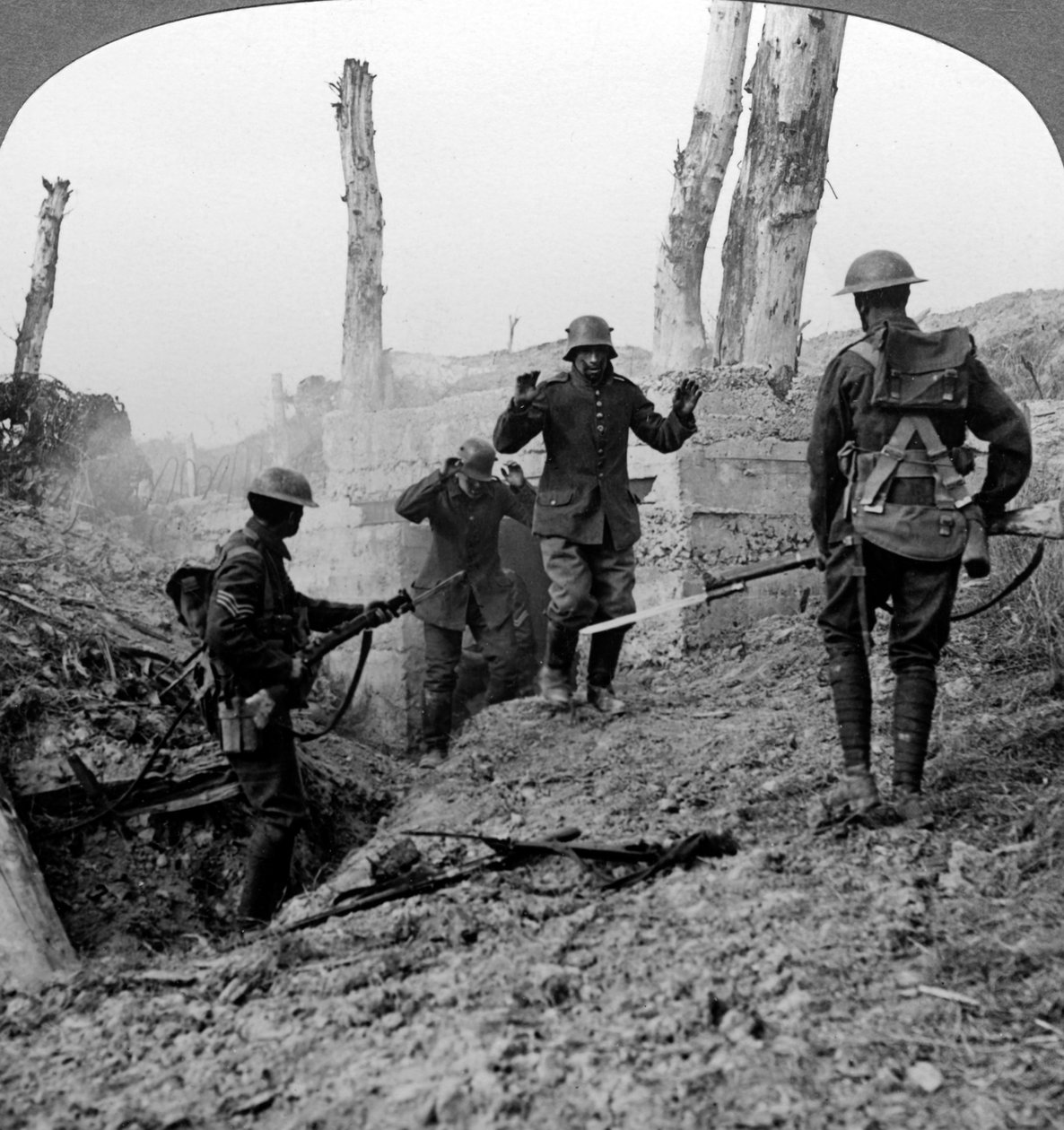 Soldati tedeschi che si arrendono, Bullecourt, Francia, Prima Guerra Mondiale, 1914-1918 da Realistic Travels Publishers