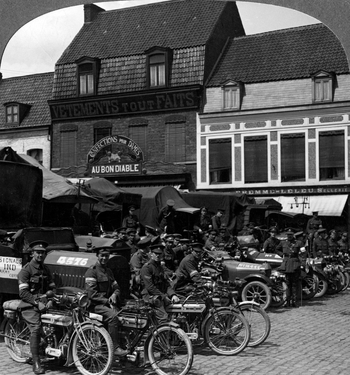 Camion e motociclette del Corpo dell