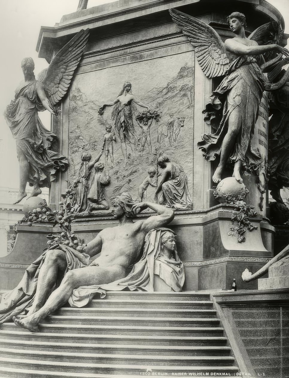 Berlino, monumento a Kaiser Guglielmo I, basamento da Reinhold Begas