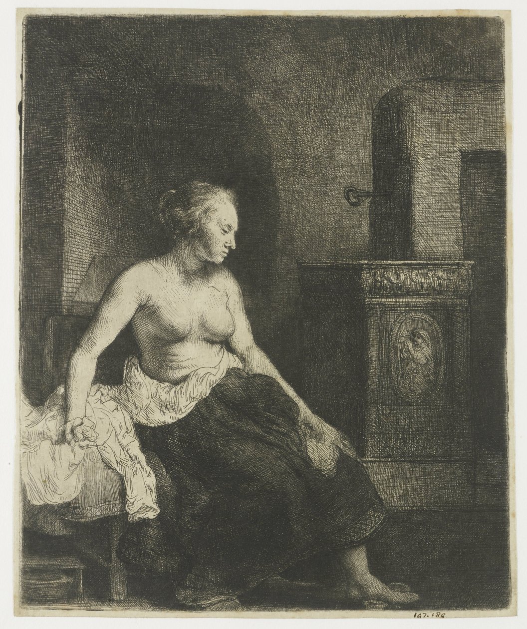 Donna seduta mezza vestita accanto a una stufa da Rembrandt van Rijn